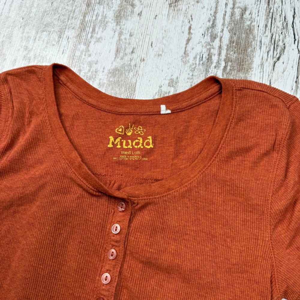 VTG Y2K Mudd Rust Orange Fitted Ribbed Henley Short Sleeve Button Top Medium - Picture 2 of 8